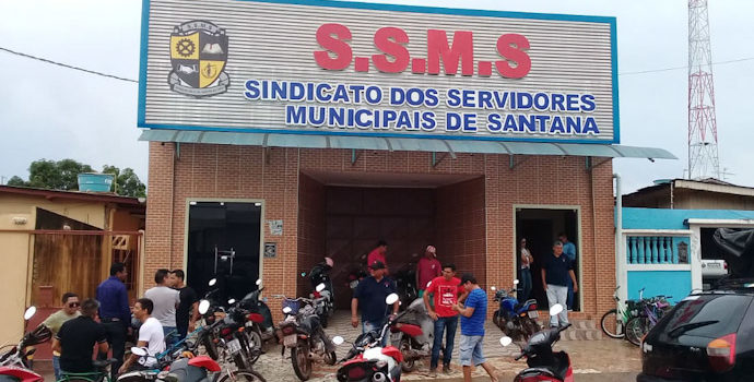 Servidores municipais aprovam greve em Santana