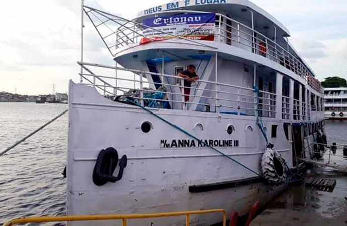 Governo do Amapá contrata empresa para retirar navio naufragado