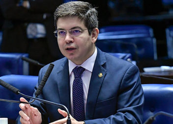 Senador quer que governo agilize e descentralize pagamento o auxílio emergencial