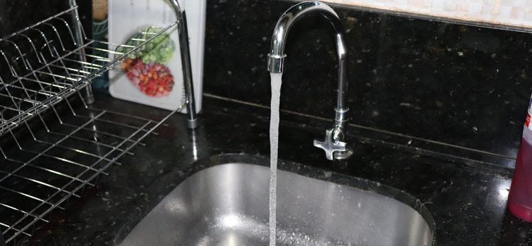 Sancionada lei que isenta consumidores amapaenses do pagamento da conta de água