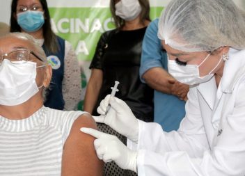 Santana recebe 875 doses da Coronavac e começa campanha de vacinação