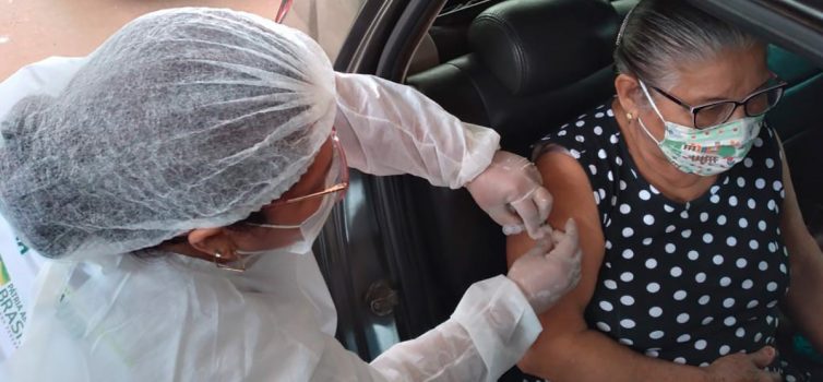 Santana disponibiliza cadastro online para vacinação de idosos contra a Covid-19