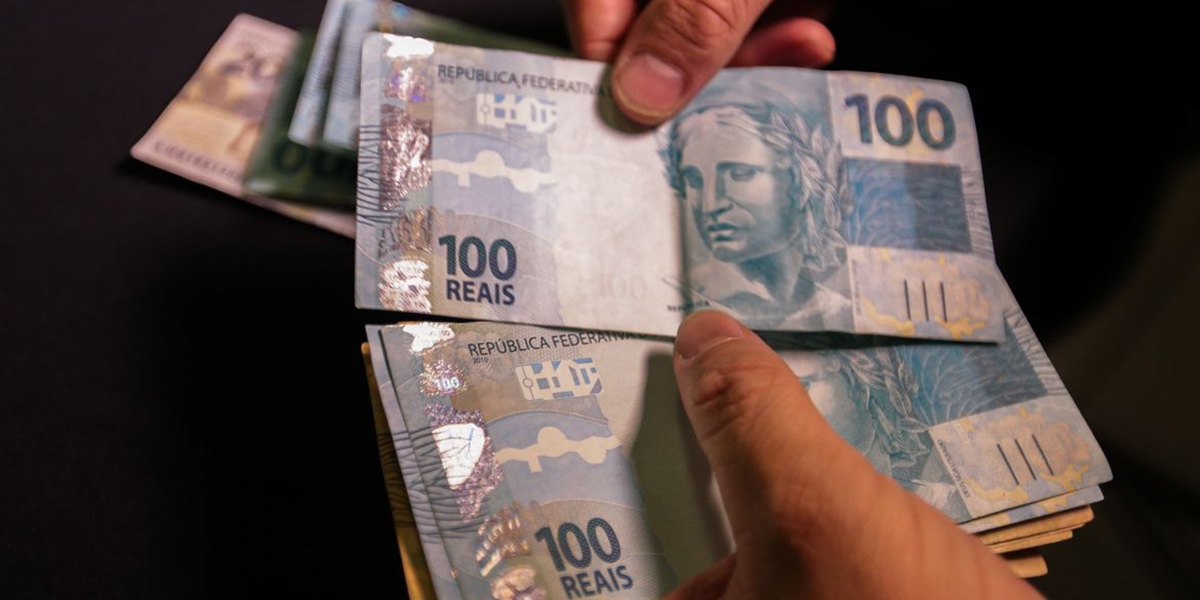 Governo do Amapá anuncia pagamento do 13º salário para 1º de maio