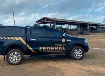 Polícia Federal investiga exploração ilegal de madeira em Porto Grande