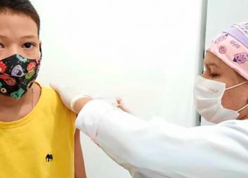 Prefeitura de Santana fará mutirão nas escolas para aumentar cobertura vacinal contra a Covid-19