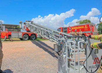 Corpo de Bombeiros do Amapá recebe caminhão autoescada para combate a incêndio e salvamento