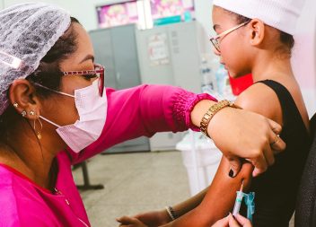 Vacinação contra a dengue começa por Santana